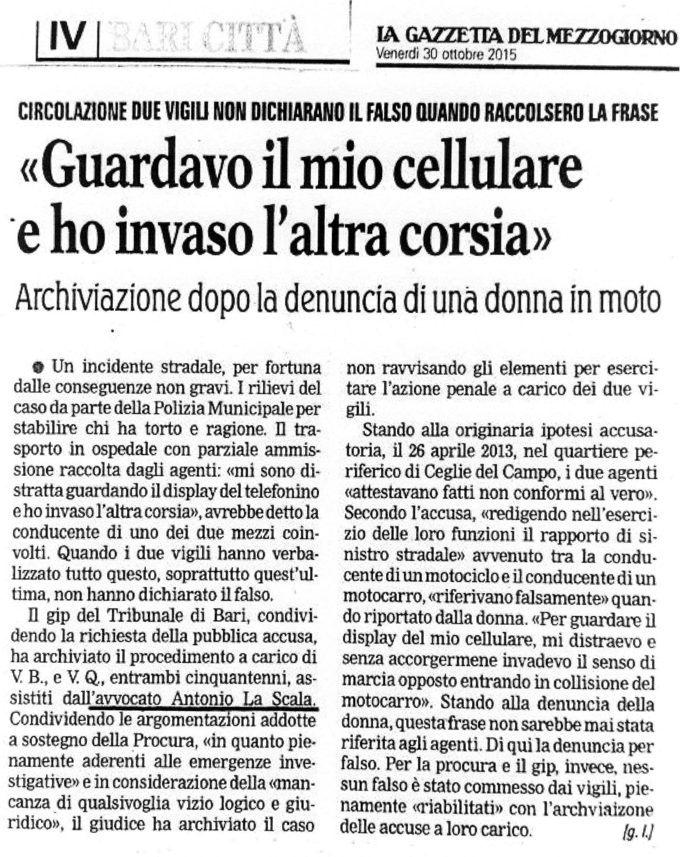 1 «Guardavo il mio cellulare e ho invaso l'altra corsia». Archiviazione dopo la denuncia di una donna in moto. I due vigili non dichiararono il falso quando raccolsero la frase