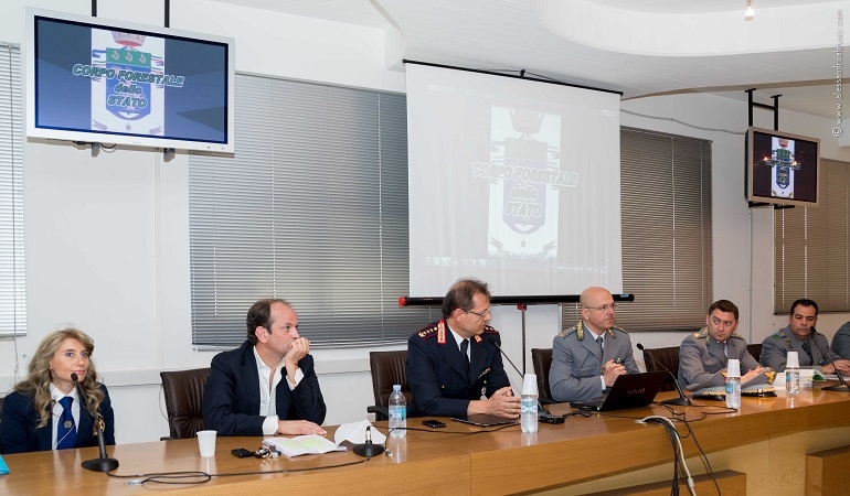 1 Smaltimento delle acque reflue, gestione dei rifiuti, attacchi al paesaggio: criticità edilizia