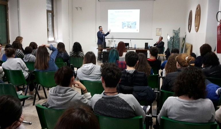 La prevenzione e la tutela dei minori: cyberbullismo, adescamento, scomparsa.