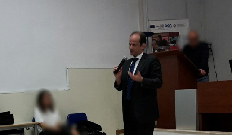 La prevenzione e la tutela dei minori: cyberbullismo, adescamento, scomparsa